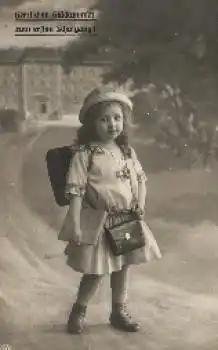 Schulanfang Mädchen mit Schultasche o 15.4.1917