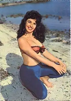 Frau am Strand mit roten Oberteil Pin-Up * ca. 1960