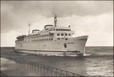 Ostseefähre Warnemünde bei der Einfahrt * um 1960