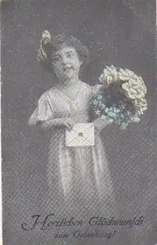 Kind mit Briefumschlag und Blumen Geburtstagskarte gebr. ca. 1910