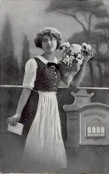 Post, Briefkasten, Frau mit Blumenkorb o 27.11.1918