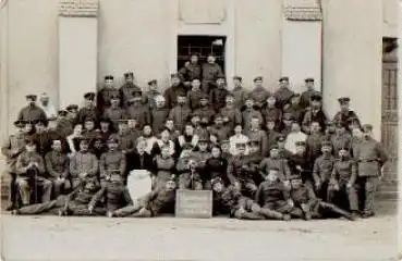 Deutsche Soldaten im Lazarett Neustadt 1. WK Gruppenfoto o 7.4.1916