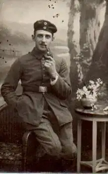 1. WK., Soldat mit Pfeiffe Rauchen o 14.3.1918