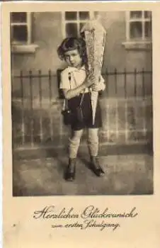 Kind mit Schultüte, Schulanfang um 1930