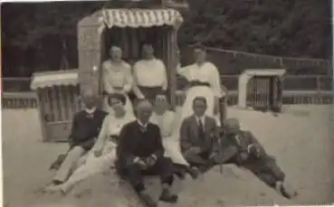 Bademode Gruppe mit Strandkorb Echtfoto * ca. 1910