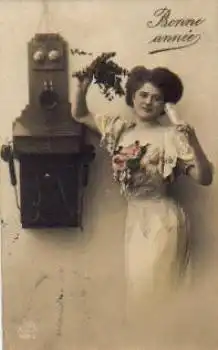 Telefon Frau an Wandtelefon o 3.12.1911