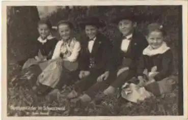 Sonntagskinder im Schwarzwald Trachten gebr. ca. 1930
