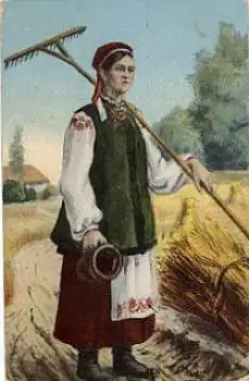 Trachten Bäuerin mit Rechen und Krug, * ca. 1910