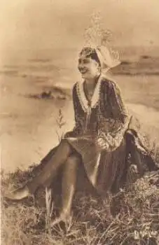 Sablaise Frau in Tracht * ca. 1920