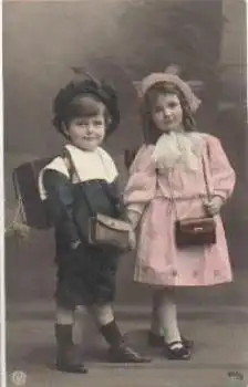 erster Schultag, Junge und Mädchen o 15.4.1917