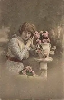 Frau mit Blumenvase Serienkarte 380 gebr. 28.1.1917