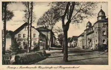 96332 Pressig Hauptstrasse mit Kriegerdenkmal * ca. 1940
