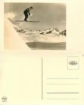 Skifahrer in den Alpen *ca. 1940