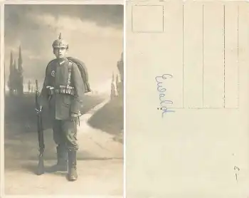Deutscher Soldat mit Pickelhaube und Karabiner * um 1915