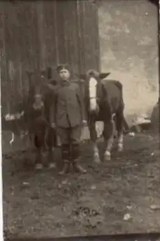 Deutscher Soldat mit Pferd 1. WK. Echtfoto *ca. 1915