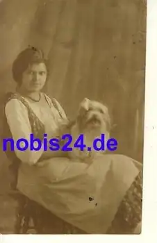 Dame mit Hund Echfotokarte o 1918