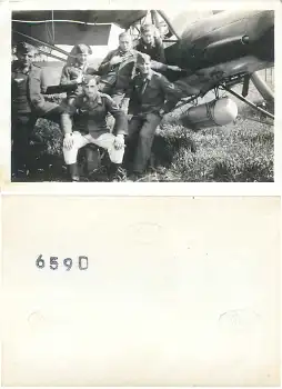 Luftwaffe Deutsche Wehrmacht mit Kampfflugzeug Privatfoto 87 x 59 *um 1940