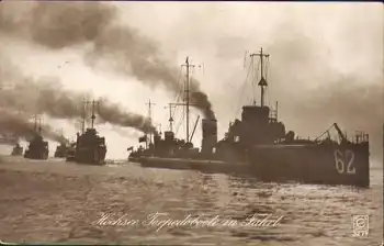 Deutsche Hochsee Torpedoboote in Fahrt (u.a. V 62) o 7.1.1915