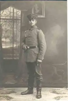 Deutscher Soldat mit Schützenschnur und Eichel Echtfoto-Ak 1.WK * ca. 1916