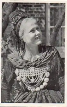 Föhr Junge Friesin in Trachten o 2.4.1955