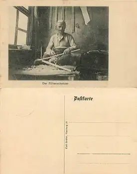 Flötenschnitzer bei der Arbeit *ca. 1910