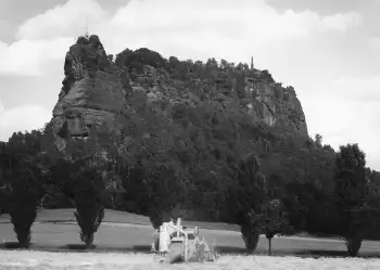 Bauern bei der Feldarbeit am Lilienstein Sächsische Schweiz Landwirtschaft *um 1965 Hanich Foto