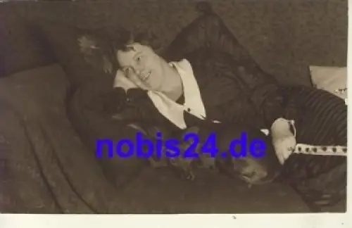 Dackel mit Frauchen *ca.1920