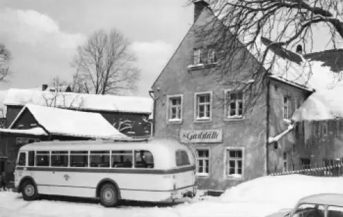 01762 Hartmannsdorf Reichenau Erzgebirge Gaststätte mit Bus * 1965