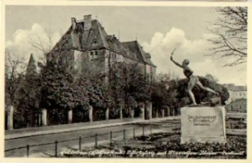 06295 Eisleben Schloßplatz mit Marathon-Läufer-Denkmal * ca. 1930