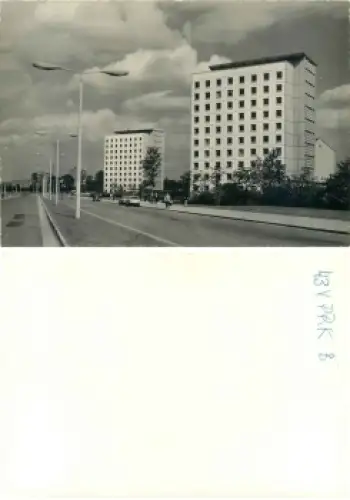 Südvorstadt Dresden Leningrader Strasse mit Hochhäusern um 1970