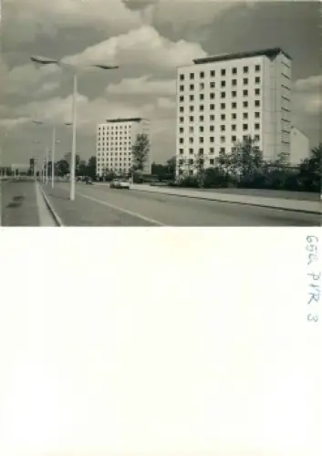 Südvorstadt Dresden Leningrader Strasse mit Hochhäusern um 1970 Variante