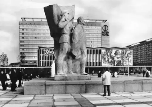 Dresden Prager Strasse Lenin Denkmal * 1975