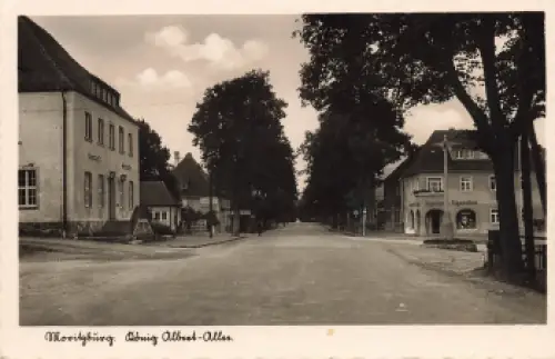 01468 Moritzburg König Albert Allee mit Sparkasse o 1942