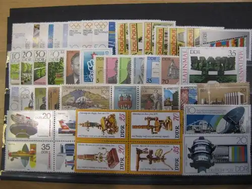 DDR Jahrgang 1980, postfrisch, ** mit ausschließlich kompletten Sätzen: 70 Briefmarken, 6 Zusammendrucke, 5 Blöcke; enthalten auch 15 Werte der Serie Bauwerke, kleines Format