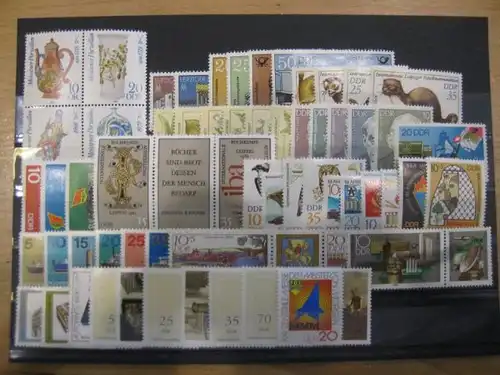 DDR Jahrgang 1982 
mit: 70 Marken, 4 Blocks, 5 Zusammendrucke und 2 Kleinbogen, postfrisch, ** mit ausschließlich kompletten Sätzen
