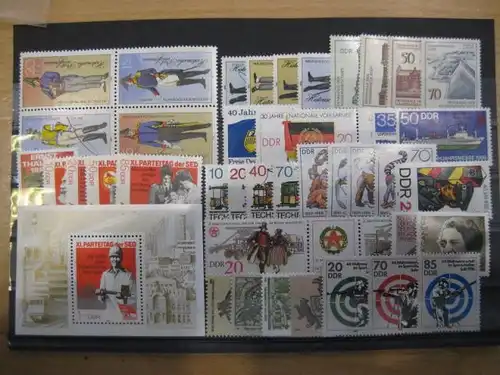 DDR Jahrgang 1986 
mit: 46 Marken, 4 Blocks, 7 Zusammendrucke und 3 Kleinbogen, postfrisch, ** mit ausschließlich kompletten Sätzen