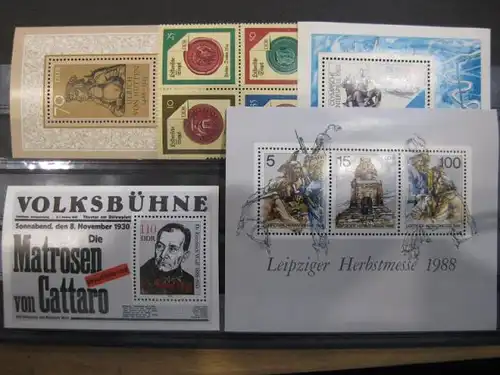 DDR Jahrgang 1988 
mit: 54 Marken,7 Blocks, 7 Zusammendrucke und 4 Kleinbogen, postfrisch, ** mit ausschließlich kompletten Sätzen