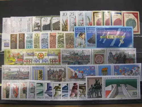 DDR Jahrgang 1988 
mit: 54 Marken,7 Blocks, 7 Zusammendrucke und 4 Kleinbogen, postfrisch, ** mit ausschließlich kompletten Sätzen