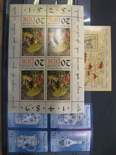 DDR Jahrgang 1989 
mit: 54 Marken,4 Blocks, 5 Zusammendrucke und 2 Kleinbogen, postfrisch, ** mit ausschließlich kompletten Sätzen