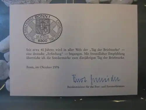 Ministerkarte, Klappkarte klein, Typ V,
  Tag der Briefmarke 1976  mit Unterschrift Minister Kurt Gscheidle