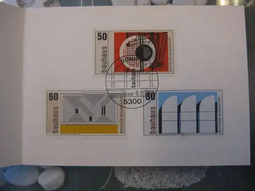 Ministerkarte, Klappkarte klein, Typ V,
 Bauhaus 1983, mit Faksimile-Unterschrift des Ministers Schwarz-Schilling