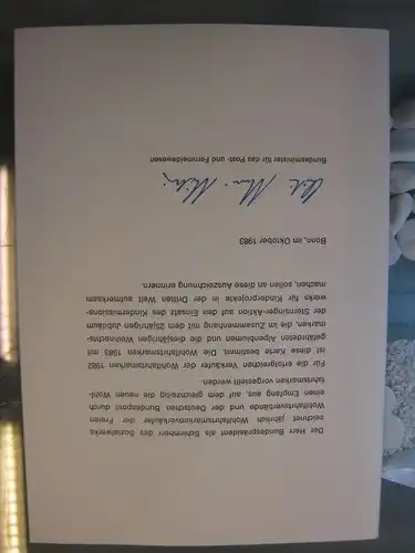 Ministerkarte, Klappkarte,  4 x DIN A 5 hoch , Typ V-Wo,
 Wohlfahrtsmarken,  Wohlfahrtspflege 1983, mit Faksimile-Unterschrift des Ministers Schwarz-Schilling