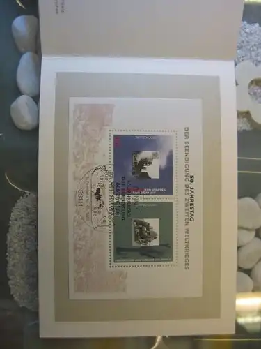 Ministerkarte, Klappkarte klein, Typ V,
 Beendigung 2. Weltkrieg 1995 mit Unterschrift Minister Wolfgang Bötsch