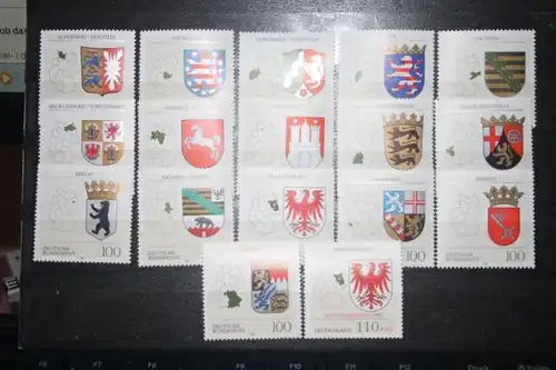 Wappen der Länder der Bundesrepublik; Komplette Serie von 16 Marken plus Hochwasserhilfe 1997 Brandenburg