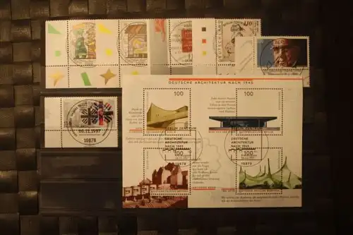 Jahrgang 1997, komplett, mit Blöcken, Ersttagsgestempelt, Vollstempel, sämtliche Marken mit  Eckrand, plus Zugaben amtl. Klappkarte der POST und amtlicher Gedenkblatt-Vorläufer der POST
