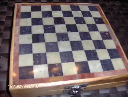 Schachspiel aus Speckstein Echte Handarbeit Msße 16,6 x 16,5 x 3,5 cm