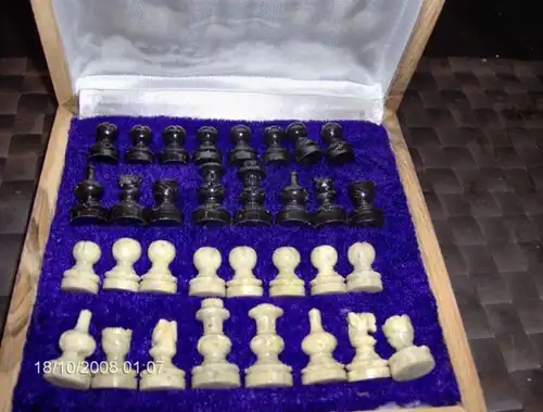Schachspiel aus Speckstein Echte Handarbeit Msße 16,6 x 16,5 x 3,5 cm