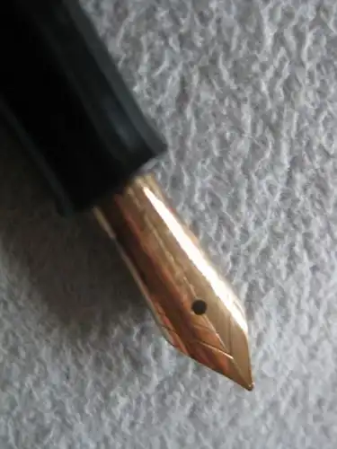 Pelikan-Füller Modell 140 mit 14 Kt. Goldfeder; M-Feder; bitte Artikelbeschreibung lesen