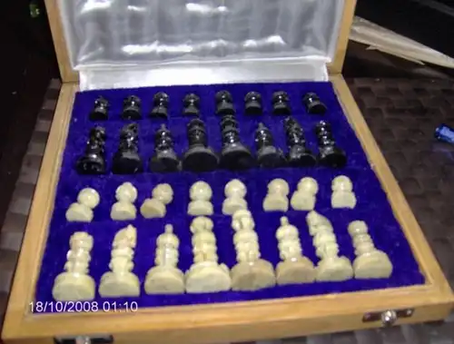 Schachspiel aus Speckstein Echte Handarbeit Maße 25,5 x 25,5 x 4 cm