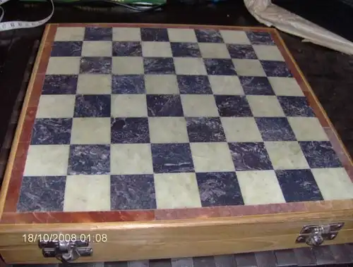 Schachspiel aus Speckstein Echte Handarbeit Maße 25,5 x 25,5 x 4 cm